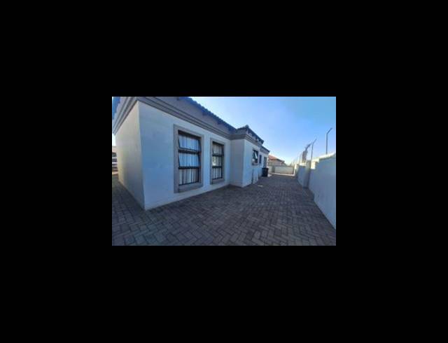 3 BEDROOM HOUSE FOR SALE IN THE ORCHARDS